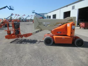 jlg-e400ajp-boom-lift-11066-4-900x675-1