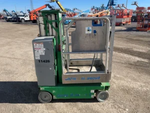 genie-gr15-vertical-mast-lift-11426-1-900x675